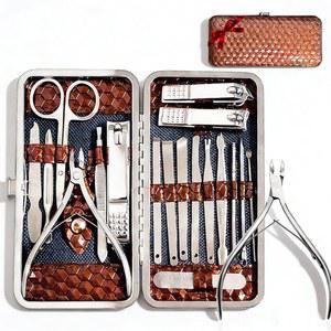 네일 클 세트, 매니큐어 그루밍 키트: & 발톱 페디큐어 커터, 여행용 케이스가 포함된 스테인리스 스틸 트리머 키트, 남성 여성용 선물(18개)