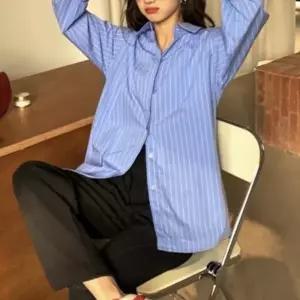 베이직하면서도 세련된 오버핏 여성 카라 셔츠 소장하고 싶은 블루톤 캐주얼 패션