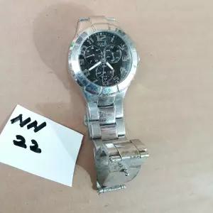 게스 메탈 손목시계 중고  NN22