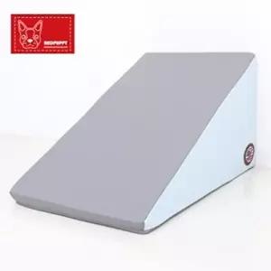 [셀러허브 스포츠레저]미끄럼방지 애견 삼각 스텝 A970077 강아지슬개골계단