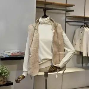 [반에이크]VB5YVTM302Z_포켓 양털 후드 탈부착 조끼