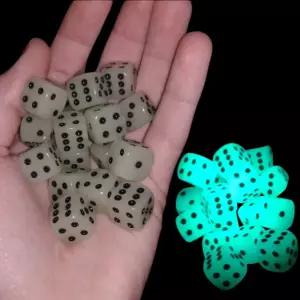 야광 주사위 보드게임 술자리 가족 단체 행사 파티 엠티 다이스 형광 놀이 용품 4개