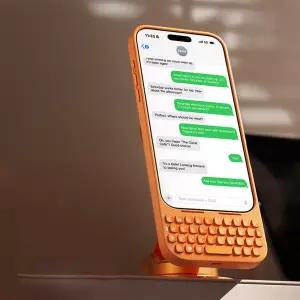 아이폰 16 17 pro max 일체형 키보드 케이스 맥세이프 호환 블랙베리 감성