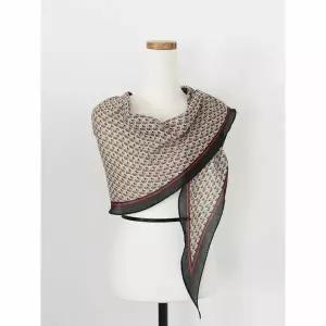 [하프클럽/샵앤]25FW 신상 국산 여성 잎줄기 마름모 스카프 DRN-WSC-0882-블랙