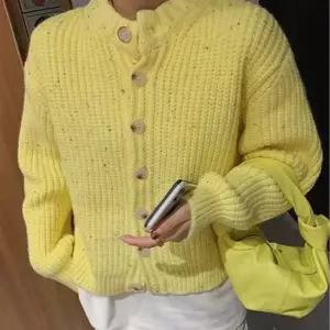 여자니트가디건 여자 주말 외출 봄 코디 라운드 넥 버튼 가디건 룩