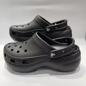 [크록스] 클래식 플랫폼 클로그 우먼206750-001