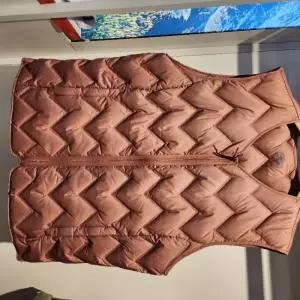 레드페이스 HC45 데일리라이트튜브우먼베스트 데일리라이트튜브베스트 REWFVEF23550