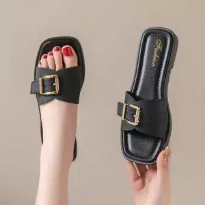 사각디자인 미니멀스타일 플랫형스타일 유니크 2색상 버클장식 홈슬리퍼