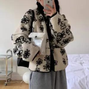 여자 크롭핏 플라워 패턴 뽀글이 플리스 자켓