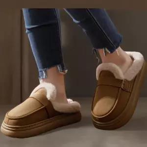 /신상오픈런 여성 둥근코 버클 디테일 포근한 데일리 슬리퍼