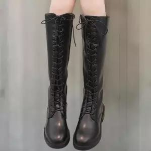 여성 레이스업 롱 부츠 슬림핏 기모 워커 스타일