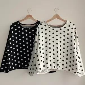 여성 배색 땡땡이 긴팔 블라우스 노카라 라운드넥