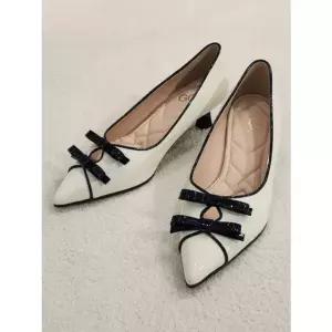 [갤러리아] [센터시티] 고세 쁘띠 리본 홀 페이던트 스틸레토 펌프스 GDP6S017 오프화이트