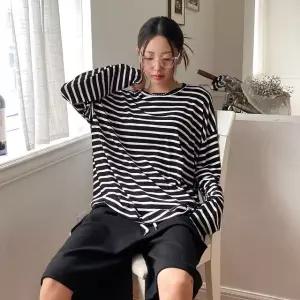 여성 봄 가을 찰랑 레이온 스판 단가라 박시 라운드 긴팔 티셔츠 스트라이프 TS0709S 빅사이즈 루즈핏