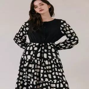 [막스까르띠지오]유니크 도트 패턴 배색 롱원피스