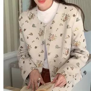 (사이즈 베이지FREE)라운드 노카라 자켓 어깨패간절기 재킷 겨울 방풍 아우터 바람막이 플리스후다운 점퍼