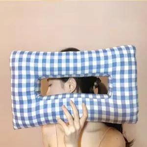 피어싱 귀베개 격자 구멍 보호 머리맡 옆으로