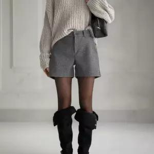 여성 겨울 속밴딩 3부 심플 스판 페이크울 반바지