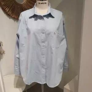 [르피타] HC06 여리핏 루즈 실루엣 베이직 셔츠(라이트 블루) 여리핏 루즈 실루엣 (S45039020)