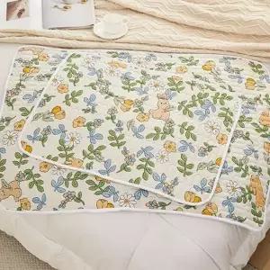 생리 침대 패드 여성 플라워 깔개 생리 방수 패드 매트 고정형 여성용 사계절 재사용 성인용 간호용 커버