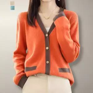 [퀸이즈][퀸이즈] 델루 컬러 배색 브이넥 니트 가디건