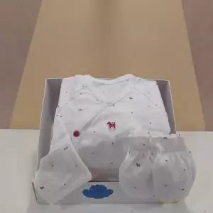 [블루독베이비](신세계 사우스시티)**RD)도기BI배내저고리,손싸개 선물세트(44170-000-06+441701-008-07)