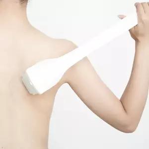 럽바디 등에 로션과 오일 바르는 도구