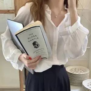 내추럴 구김 소재 프릴브이넥 여유핏 시스루 블라우스 WE6B932