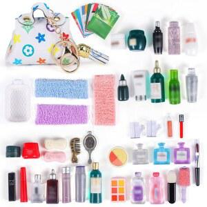 [미국배송] 62개 미니어처 1: 12개의 스케일 인형의 집 장식 액세서리에는 칫솔 치약 타월 마스크 비누 립스틱 빗 샴푸 로션 클렌징 크림 향수 가방이 포함됩니다