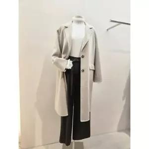 [롯데백화점]SOUP 등판 구스 싱글 투버튼 핸드메이드 코트 SBBHC3M1