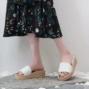 인기상품 키높이 슬리퍼 여성 학교 사무실 웨지 통굽 밴딩슬리퍼 [WFK2HZ2_260105]