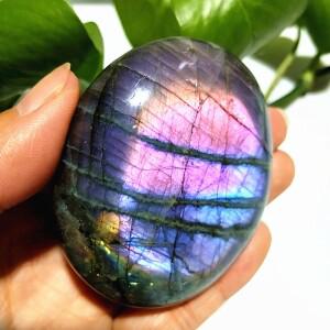 자연 보라색 Labradorite 크리스탈 팜 스톤 룸 장식 보석 래브라도 마법사 차크라 영적 명상 치유