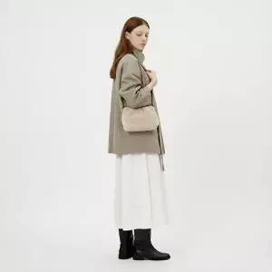 하찬 토트백 가방 퍼 호보 숄더 크로스 드로스트링 셔링 겨울 데이트룩 하객룩 포인트 연말룩 신상 코디템