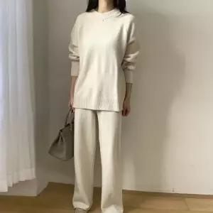 [문에이블]문에이블 여자 여성 겨울 편한 루즈핏 라운드넥 긴팔 니트 와이드 밴딩 팬츠 투피스 세트