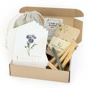 2026 식물 달력 선물 상자 u2013 나무 이젤, 꽃 노트, 영감 펜 미국산 수채화 플로럴 책상 여성, 자연, 애호가를 위한 연말