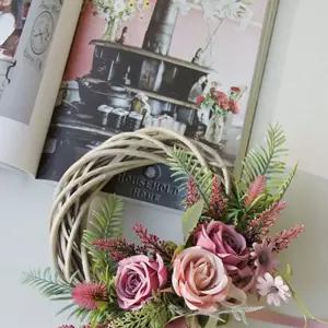 등나무에 장미꽃을 엮어서 만든 로즈플로라 리스장식소품 벽장식 걸이품 미니품 인테리어 셀프 조화 장식품