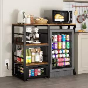 이동식 바구니가 있는 음료 와인 냉장고 스탠드 미니 공간 및 전원 콘센트가 커피 바 캐비닛 작업대가 주방