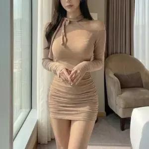 여자 슬림핏 홀터넥 셔링 미니원피스