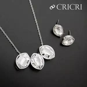 에버그린 스와로브스키 크리스탈 제작 귀걸이 W184600