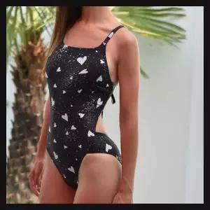 예쁜수영복 강습 고급 브랜드 모노키니 블랙실버 하트 펄수영복 리본타이백 귀여운수영복 풀빌라 스파