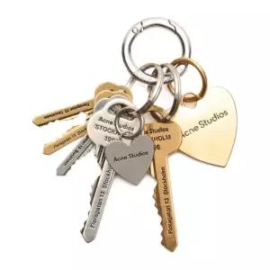아크네스튜디오 하트 태그 각인 키링 C80237 AX2