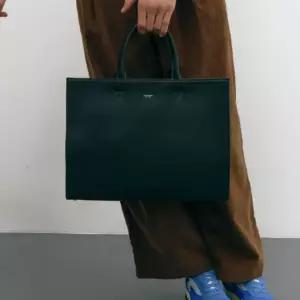 매장정품 JILLSTUART 질스튜어트 질스튜어트뉴욕 [삭형콜라보][ROGAN] 로건 블랙 레더 심플 토트백 [JUBA5E