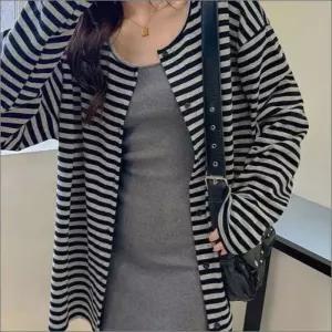 여자 간절기 티셔츠 단가라 아우터 스트라이프 단추가디건