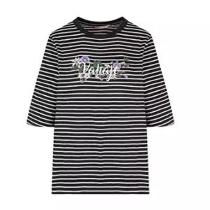 [롯데백화점]크로커다일레이디 스트라이프 원포인트 티셔츠 CLEFTS204