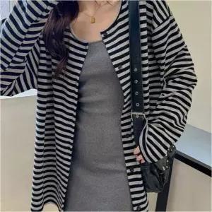 고품질 여성 스트라이프 루즈핏 단가라 긴팔 면 단추 가디건 데일리 (WFKKQ0O)