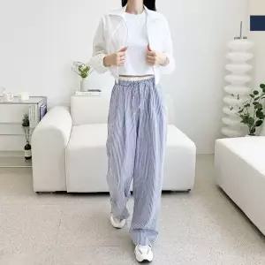 블레오 여자 코튼 스트라이프 와이드 배색 밴딩 바지 DM2512505