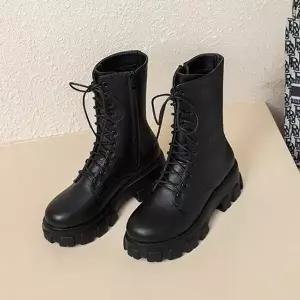 블랙 여성 워커 통굽 군화 레이스업 미들 부츠-WFIKNME