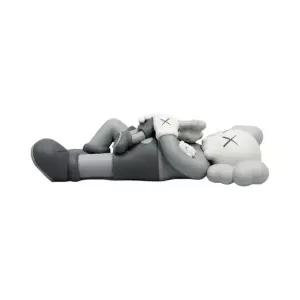 [정품] Kaws Holiday Sin갭 GAPore Vinyl 피규어 Grey 카우스 홀리데이 싱가폴 바이닐 그레이 835567