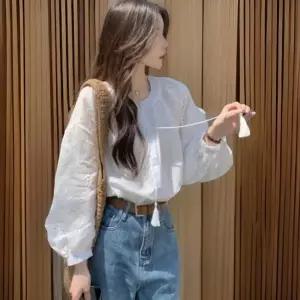 여성 화이트 노카라 펀칭 장식 면혼합 블라우스