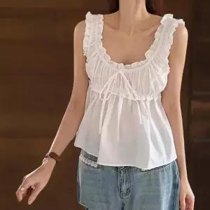 여성 프릴 포인트 리본 유넥 화이트 코튼 나시 블라우스